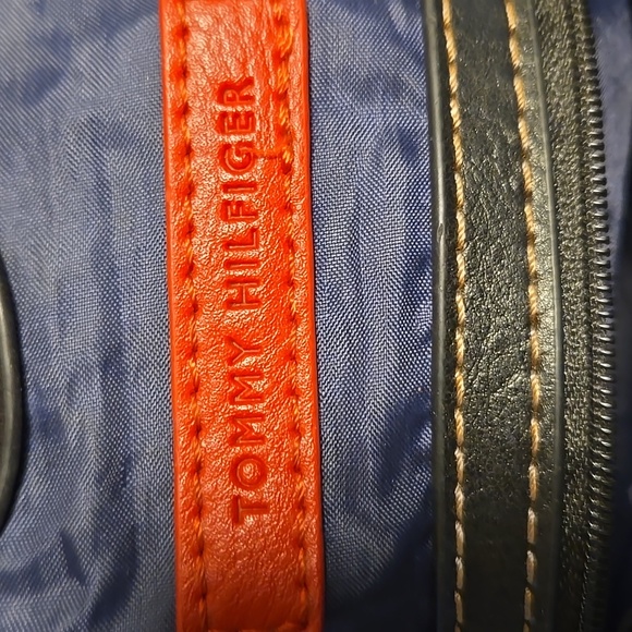 Tommy Hilfiger Geometric Black and Tan Tote - Picture 4 of 6